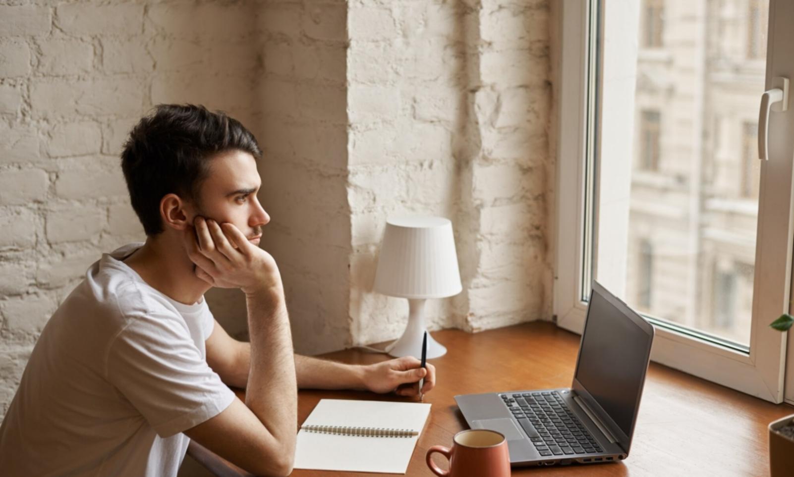 Professionelle Finanzberatung in modernem Büro